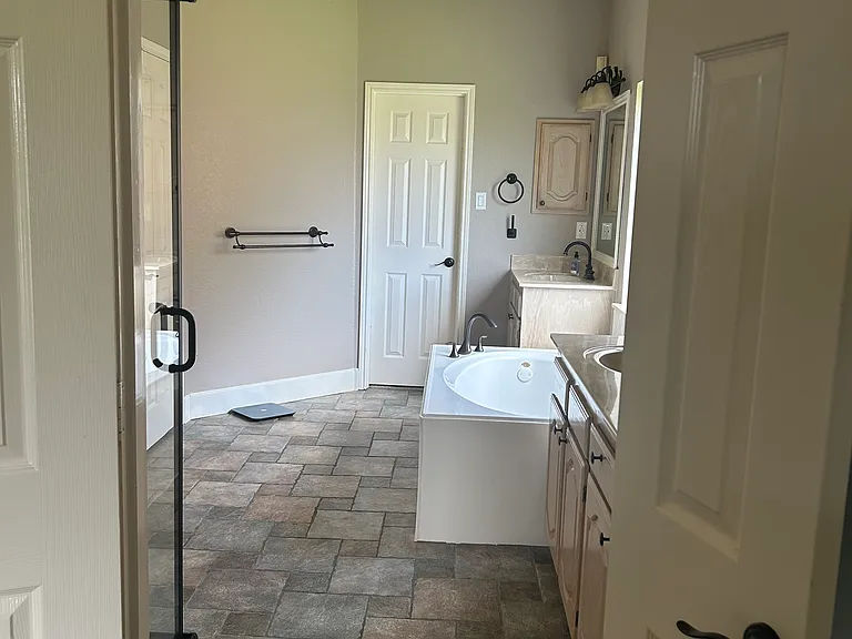 1352 Winnipeg Dr — Photo 4