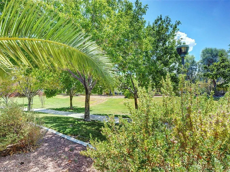 11 Grand Masters Dr — Photo 95