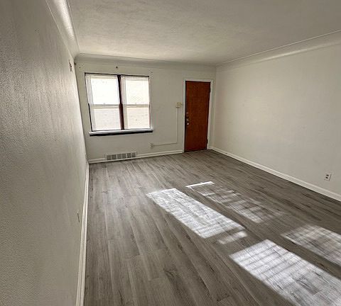 5th image of 4110 Ravenwood Ave #4110