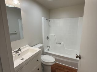 950 4th Ave APT 107, Coraopolis, PA 15108