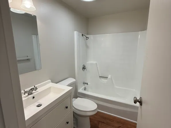 950 4th Ave APT 107, Coraopolis, PA 15108