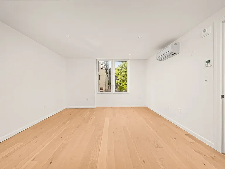 41-15 24th St #Townhouse 4 — Photo 7