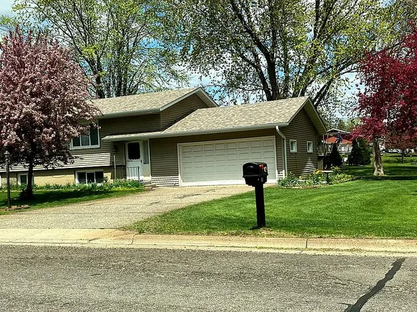 135 Dundee Ln, Waite Park, MN 56387
