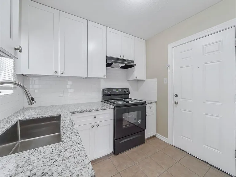 1601 Alabama St — Photo 4