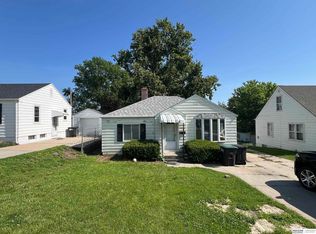 5802 Oak St, Omaha, NE 68106
