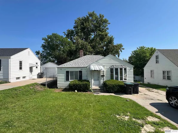 5802 Oak St, Omaha, NE 68106