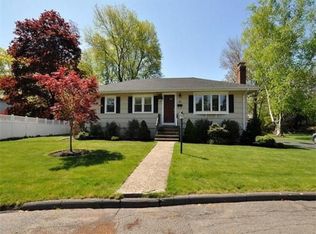 36 Mitchell Ln, Wakefield, MA 01880