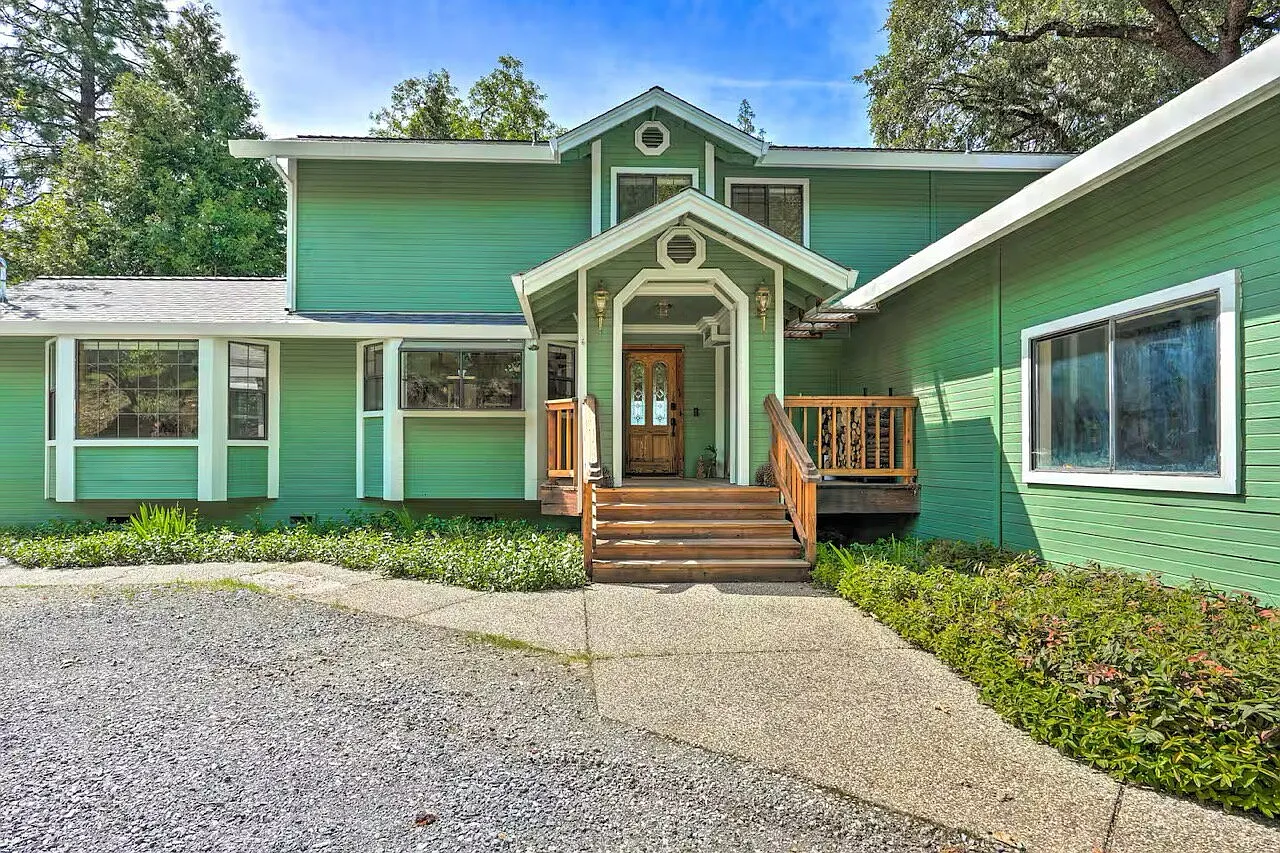 3 bed, 2.5 bath, 2195 sqft, $3,500 — Photo 2