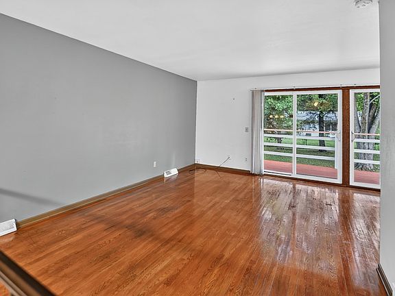 4th image of 10 Brompton Cir #10