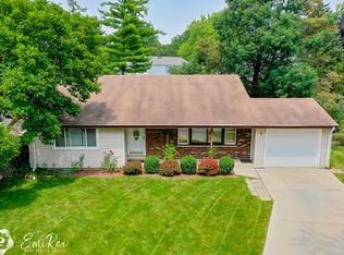 8 Katherine Ct, Buffalo Grove, IL 60089