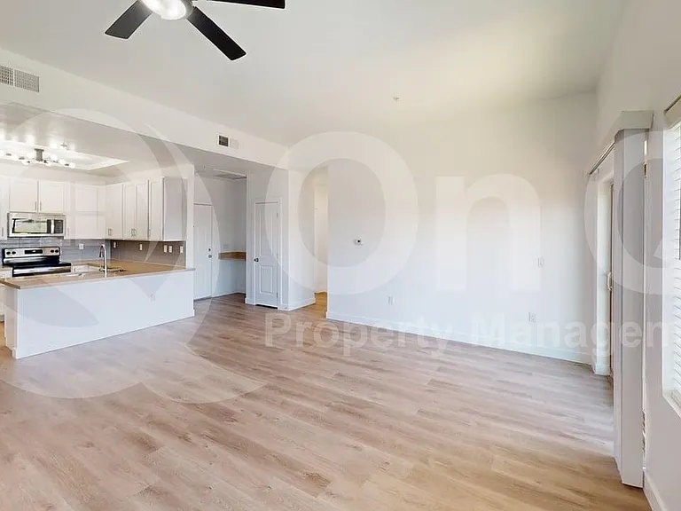 9160 N 67th Ave #207 — Photo 4