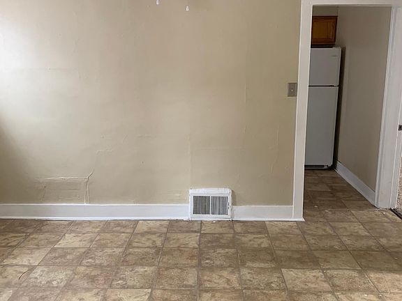 4th image of 558 Park Ave APT 1