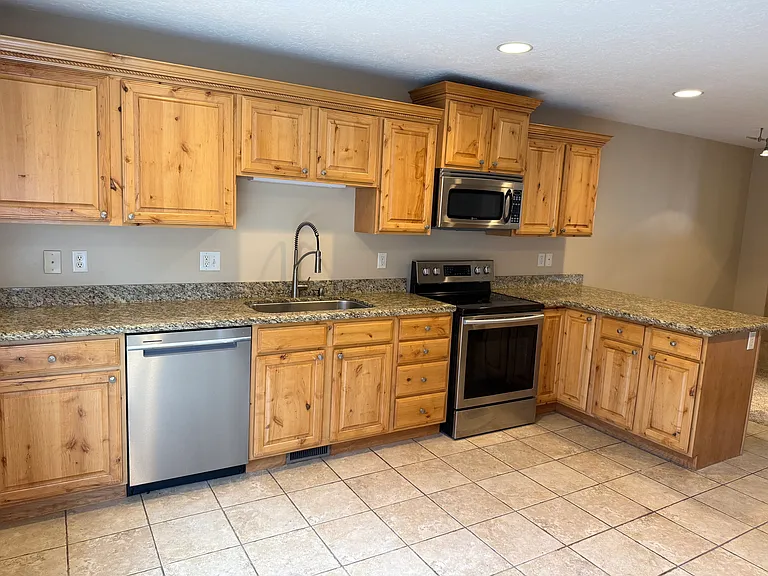 1361 E Mossy Springs Ln — Photo 7