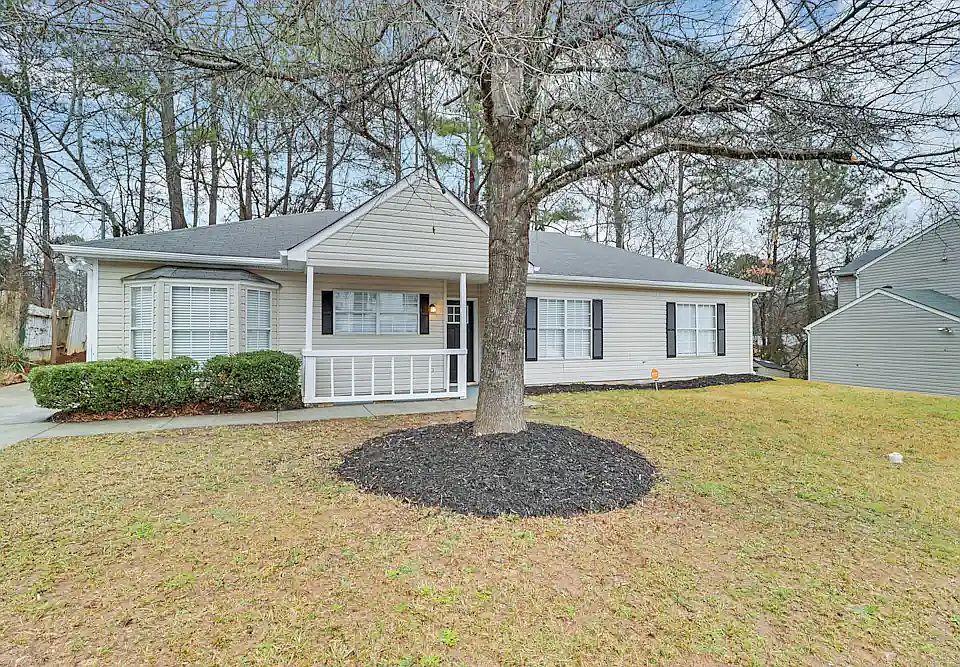 1st image of 620 Waynes Ct SE #1