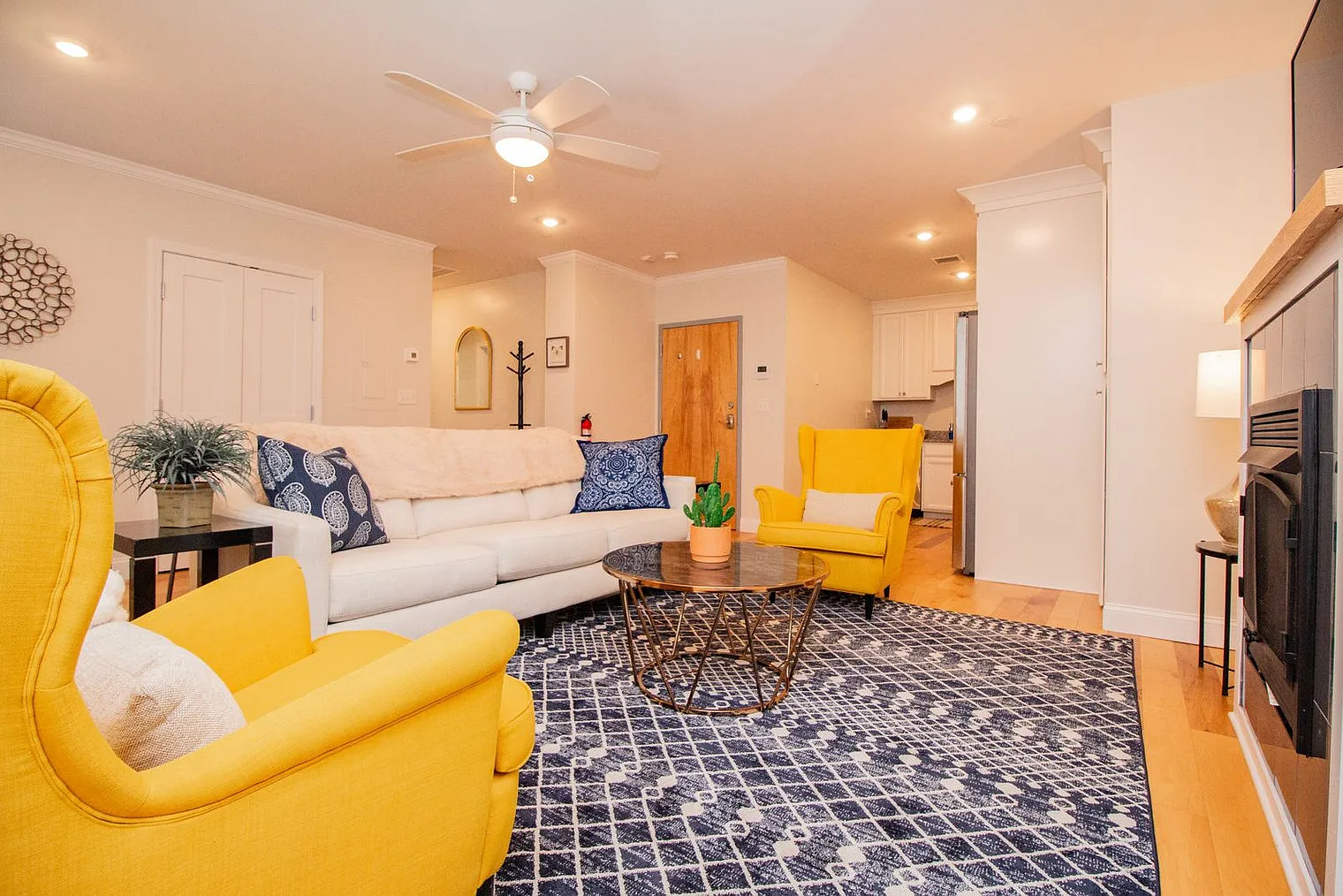 2 bed, 2.0 bath, 990 sqft, $6,598 — Photo 1
