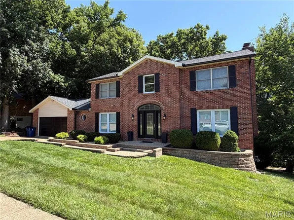 7290 Meramar Dr, Saint Louis, MO 63129