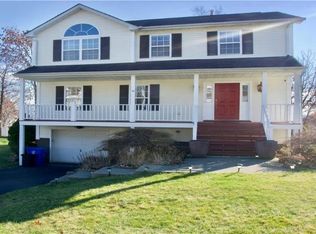 17 Dogwood Dr, Middletown, NY 10940