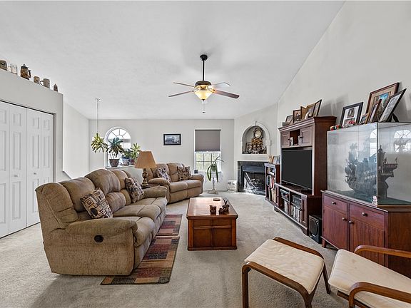 5th image of 121 Stratford Ct
