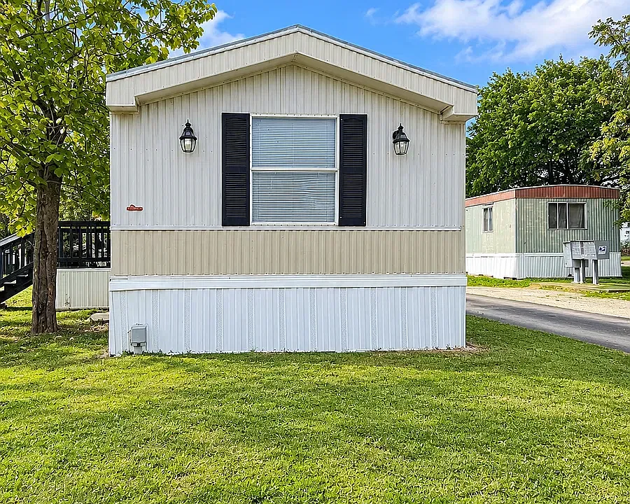 10 E Crest Dr