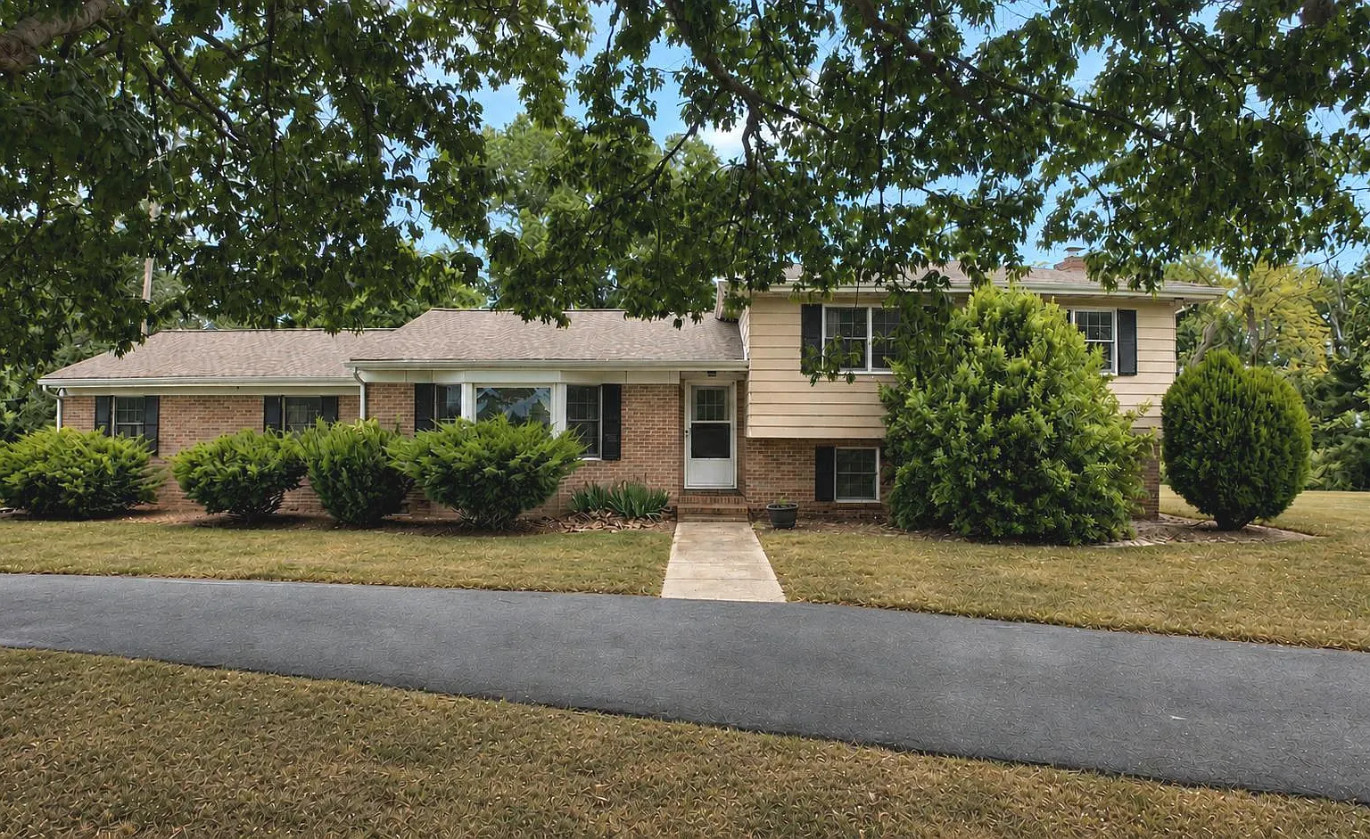 3 bed, 2104 sqft, $2,600 — Photo 1
