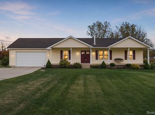 1188 Hockey Ln, Lapeer, MI 48446