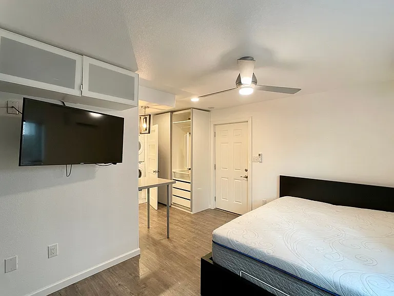 2220 Leon St #103 — Photo 5