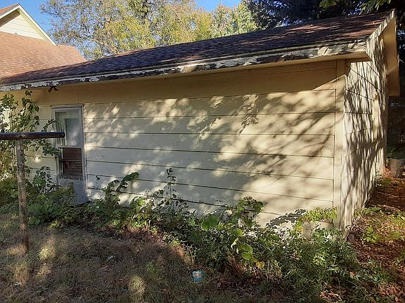 3rd image of 214 Miller St