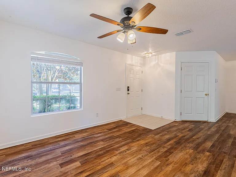 1630 Vineland Cir #B — Photo 6