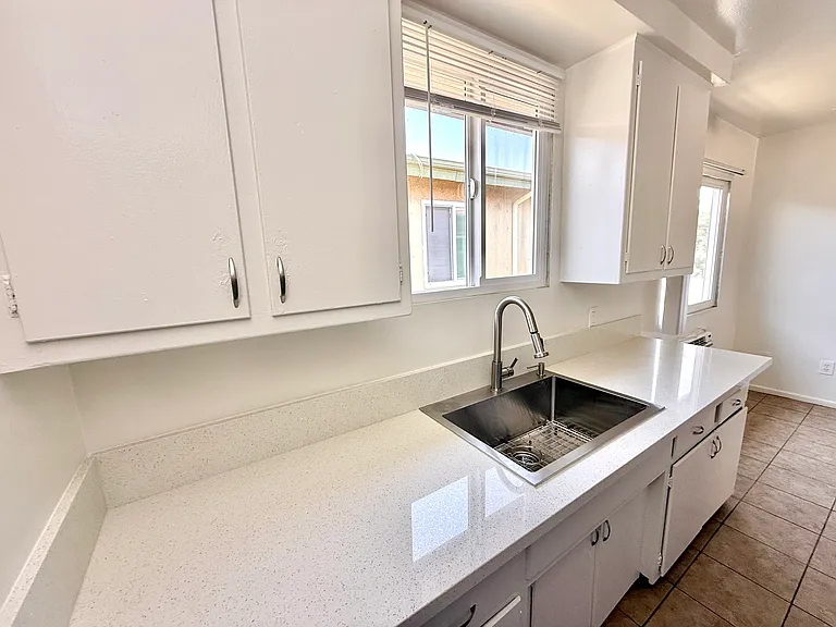 8750 Woodman Ave #21 — Photo 7