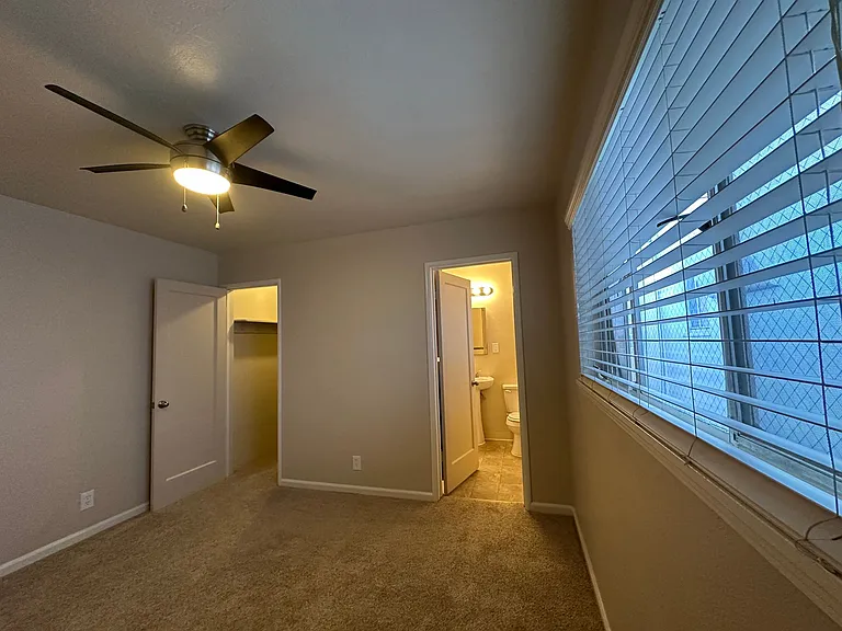 Fort Sutter Manor, Classic Midtown Living! — Photo 10