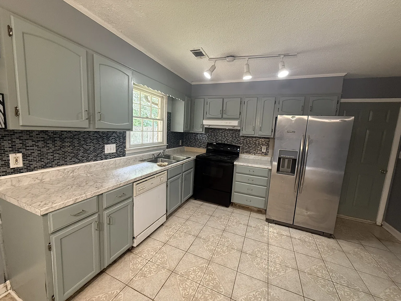 8027 Country Oaks Road - 1 — Photo 3