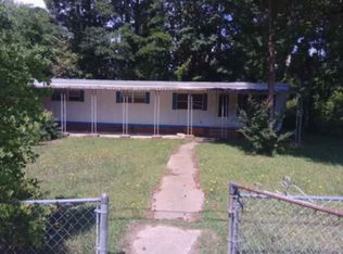 810 Rembrandt Dr, Fayetteville, NC 28314