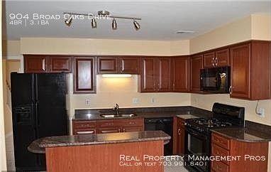 2nd image of 904 Broad Oaks Dr