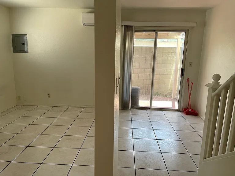 132 W Glendon Way #B — Photo 4