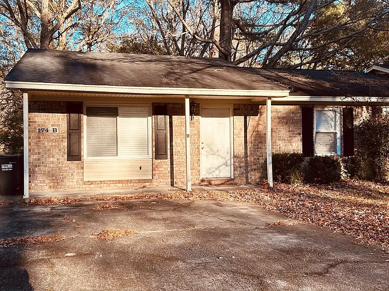 174 Hummingbird Ave #B — Photo 1