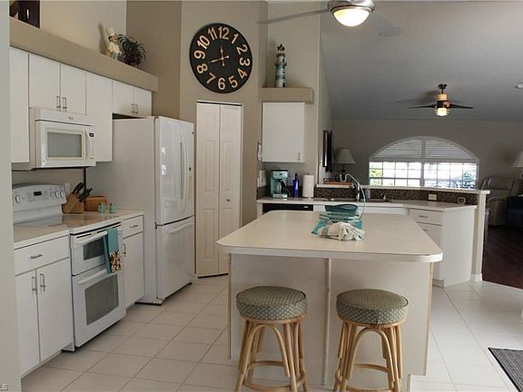 4th image of 9248 Cypress Dr N