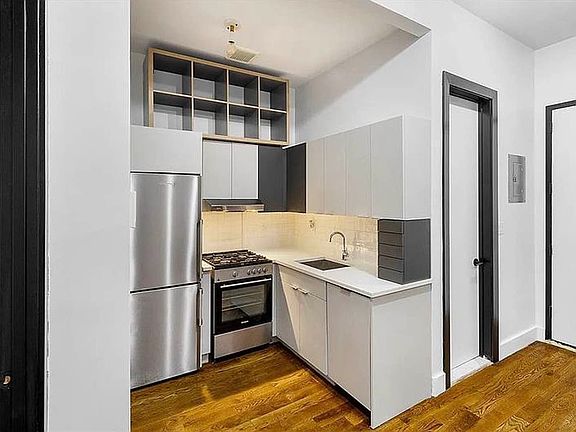 5th image of 1148 Pacific St APT 3F