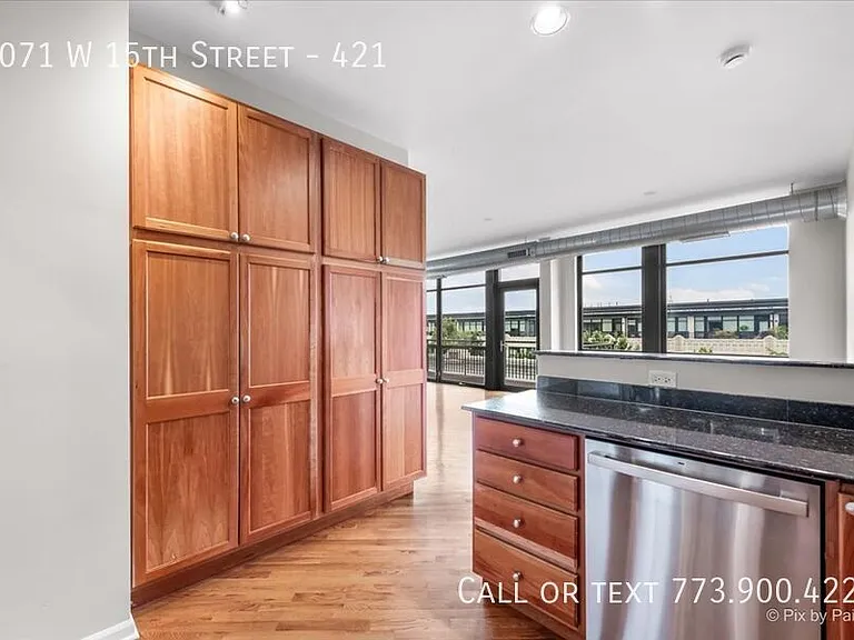 1071 W 15th St #421 — Photo 10