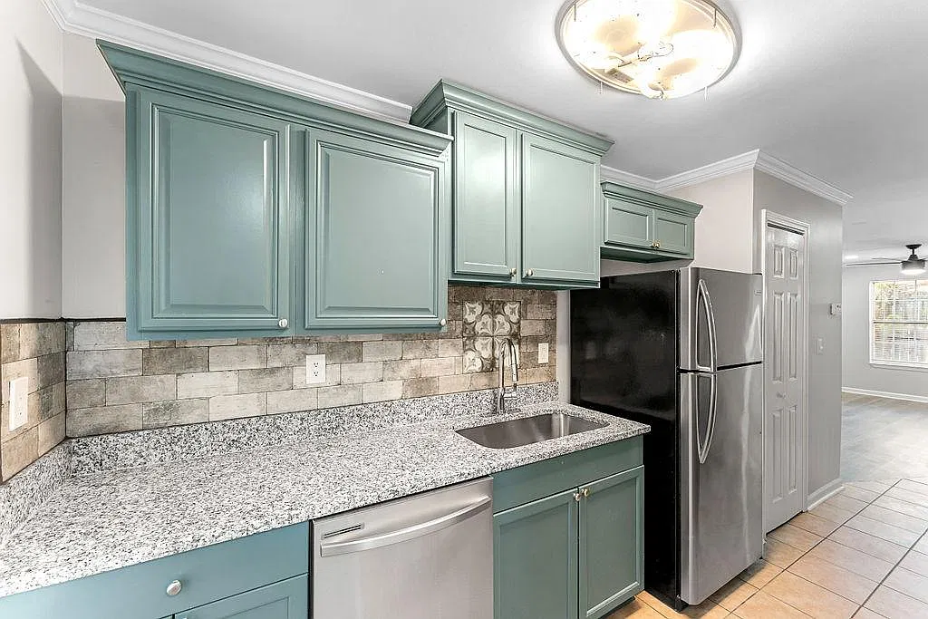8373 Thomas Rd — Photo 4