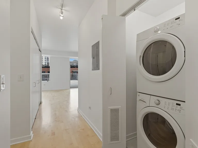 330 W Grand Ave #808 — Photo 9