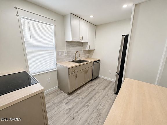 3rd image of 199 W SANTEE Street