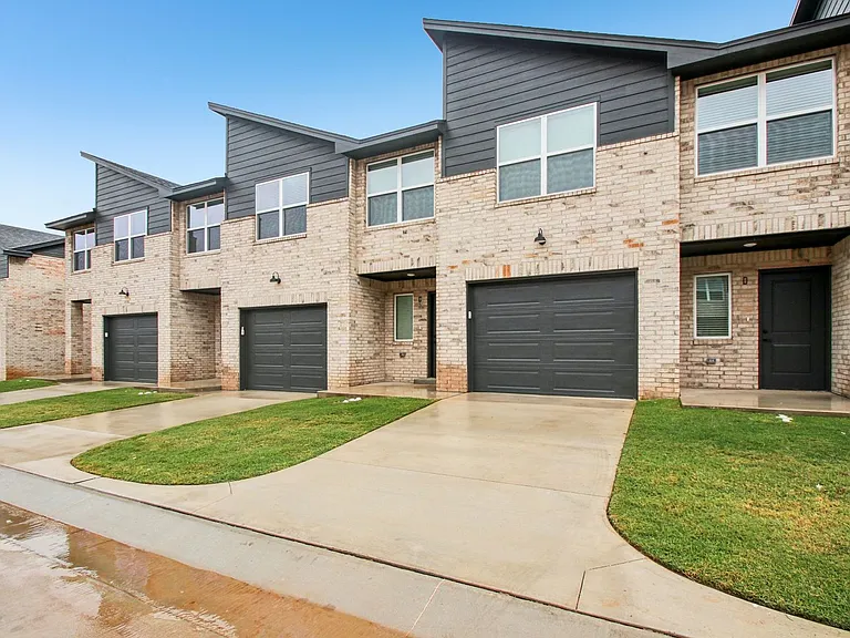 Reserve on 29th Townhomes — Photo 57