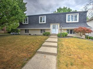 2430 N Longwood Dr, Decatur, IL 62526