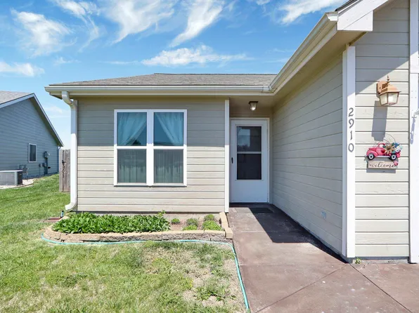 2910 Brookville Dr, Manhattan, KS 66502
