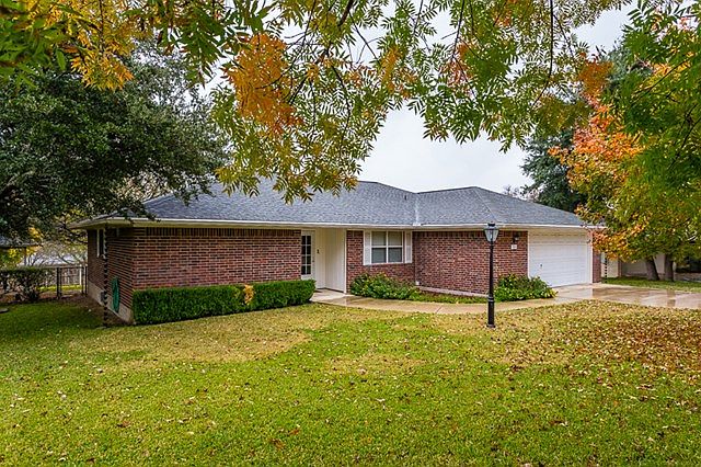 1st image of 309 Red Oak Ln