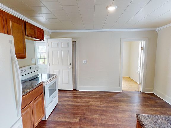 5th image of 423 W Monowau St