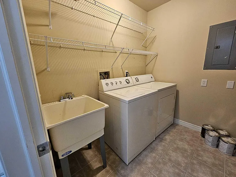 3376 Endsleigh Ln — Photo 15