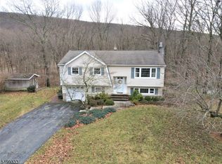46 Maryann Rd, Oak Ridge, NJ 07438