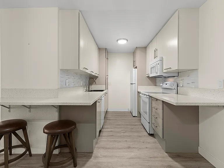 8338 Regents Rd #2O — Photo 9