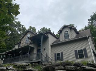 139 W End Dr, Lords Valley, PA 18428